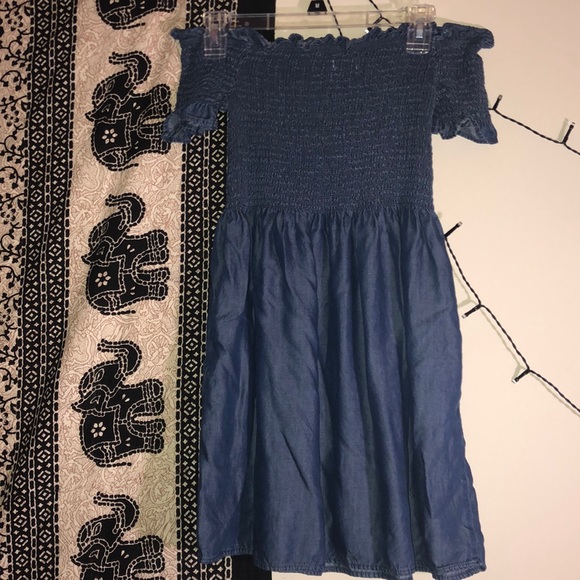 Jean off the shoulder dress with pockets 😍 - Picture 3 of 4